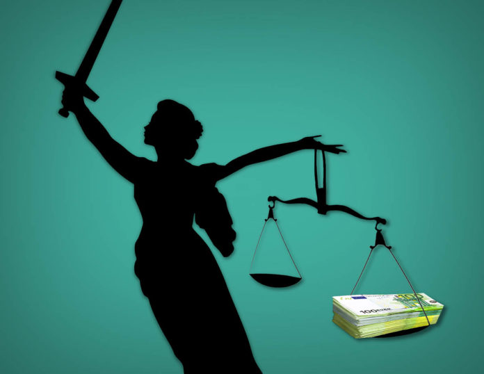 Vrouwe Justitia buigt naar het grote geld | @Erik Veld