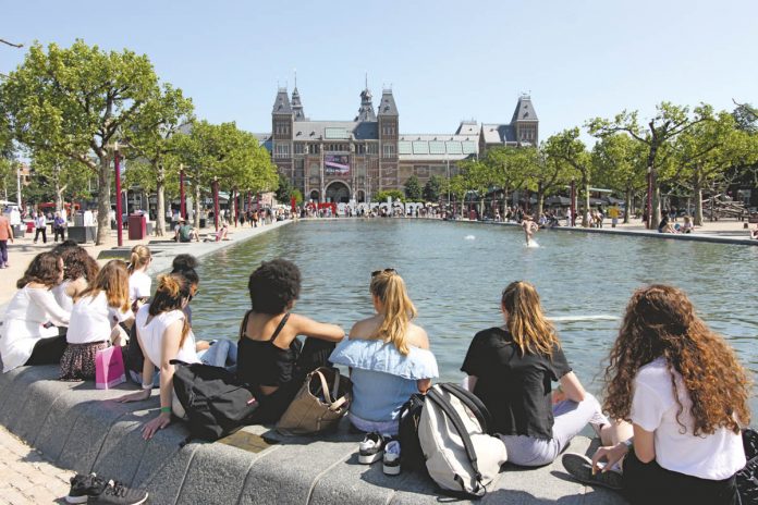 Studenten op het Museumplein | © Nor Wara / Shutterstock.com